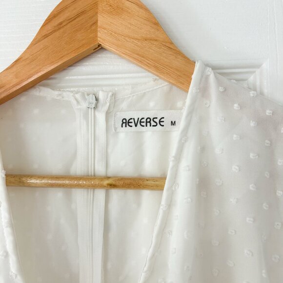 NWOT Showpo Reverse White Swiss Dot Lace Trim V-Neck Romper Women’s Size Medium - Picture 4 of 8